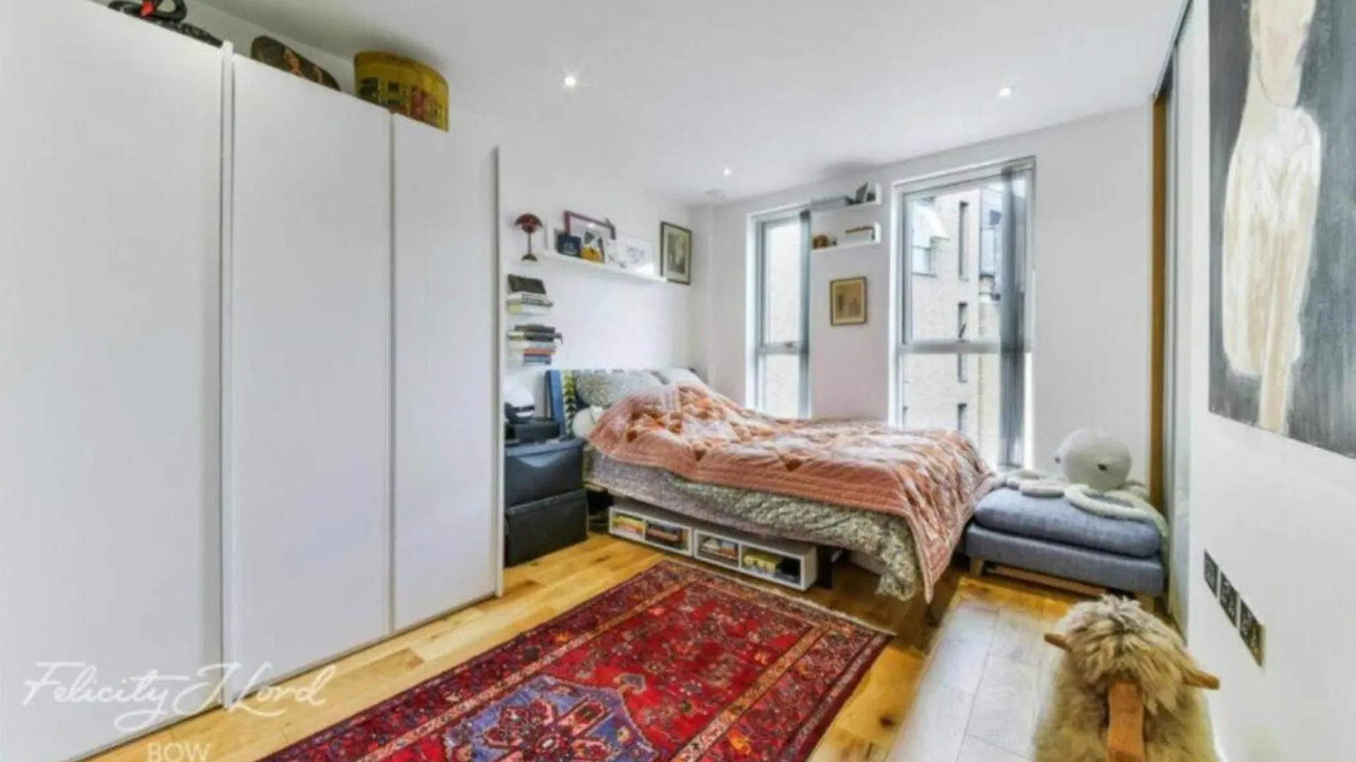 Spacious 2 Bedroom Apartment With Balcony London
