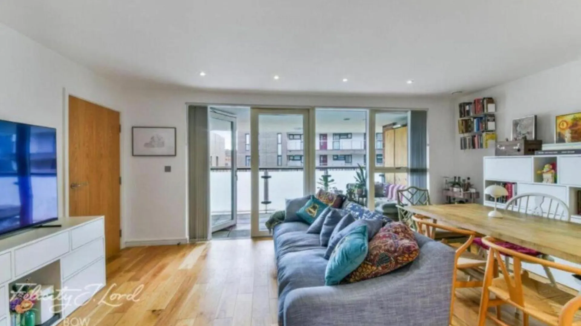 Spacious 2 Bedroom Apartment With Balcony London 0*,  United Kingdom